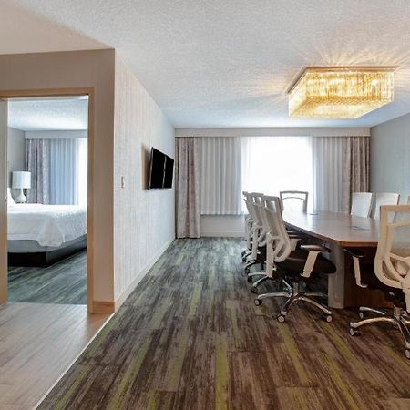 The Landing Hotel & Conference Centre St. Paul 外观 照片