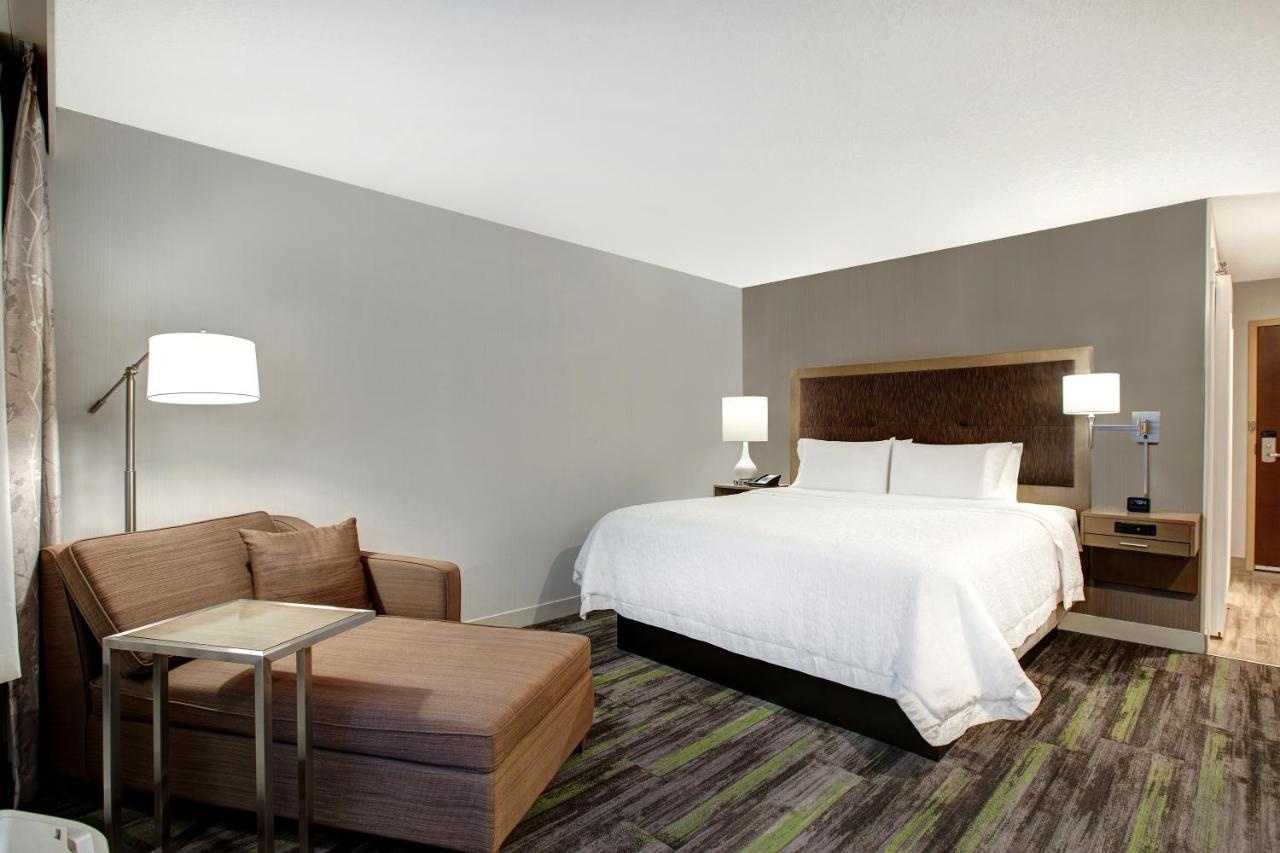 The Landing Hotel & Conference Centre St. Paul 外观 照片