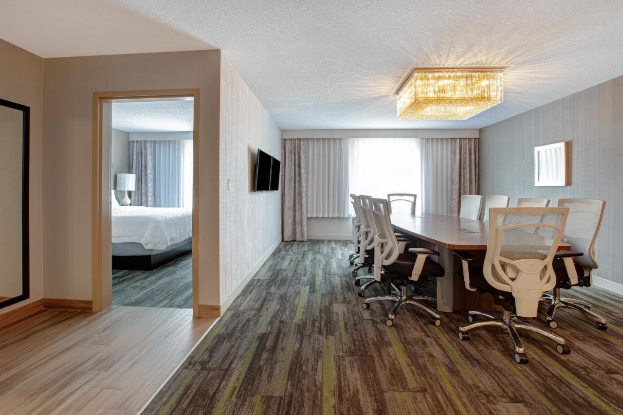 The Landing Hotel & Conference Centre St. Paul 外观 照片
