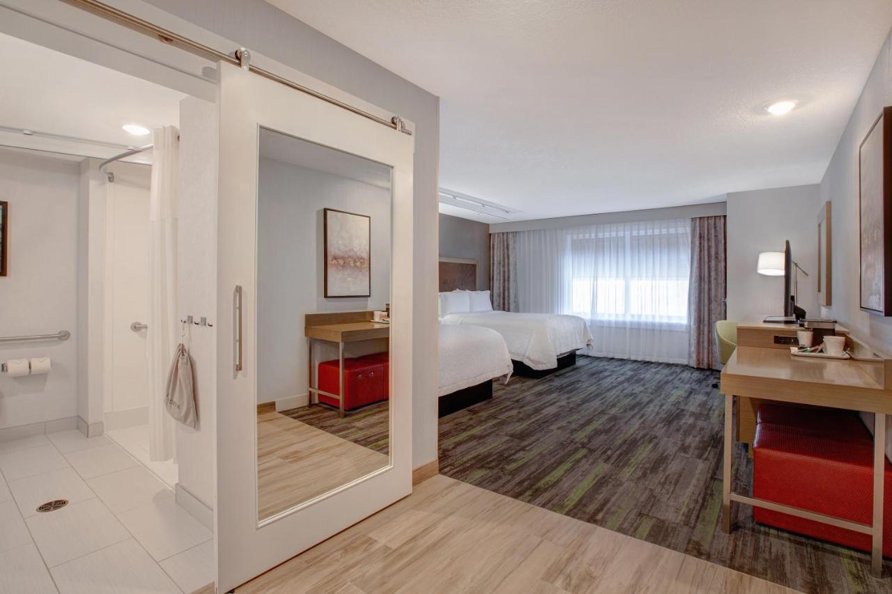 The Landing Hotel & Conference Centre St. Paul 外观 照片
