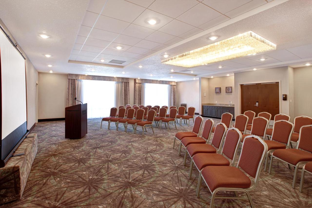 The Landing Hotel & Conference Centre St. Paul 外观 照片