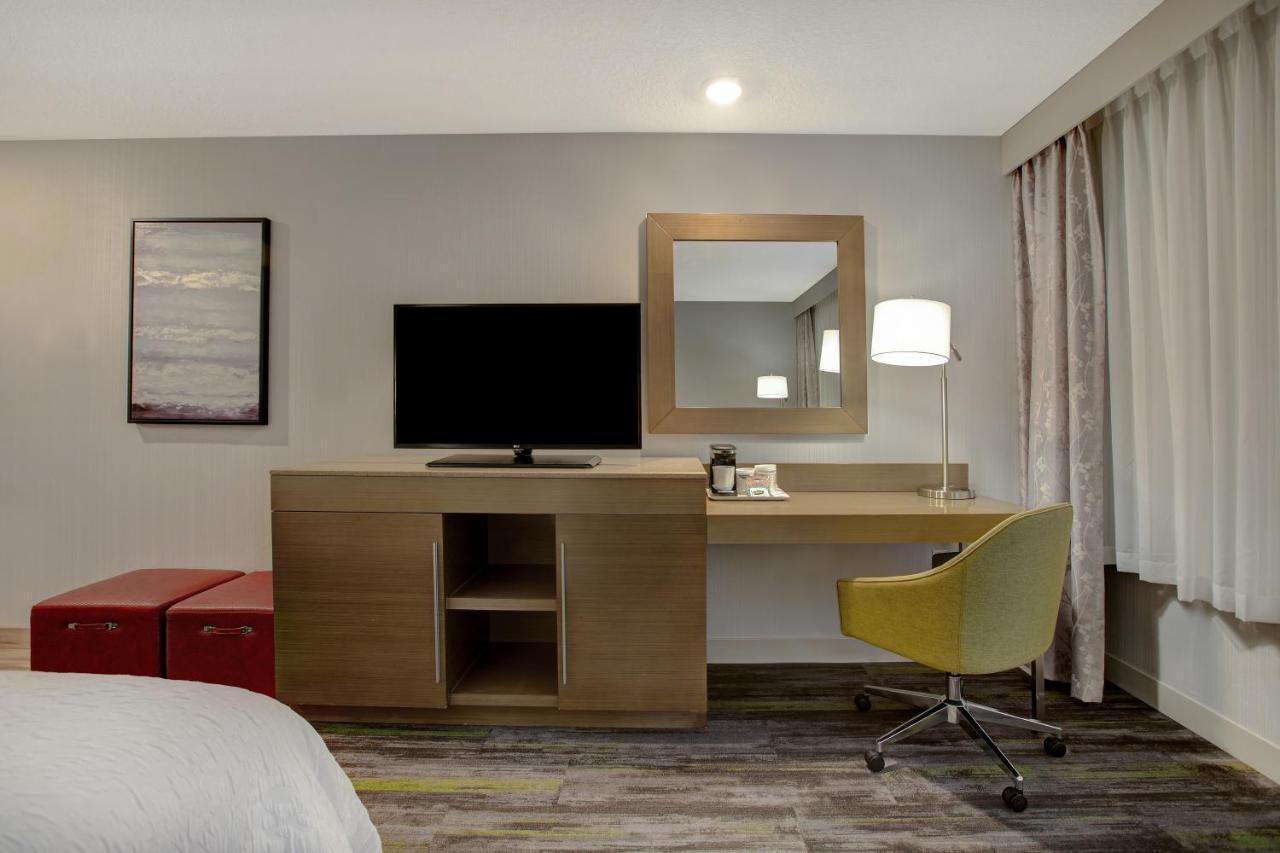 The Landing Hotel & Conference Centre St. Paul 外观 照片