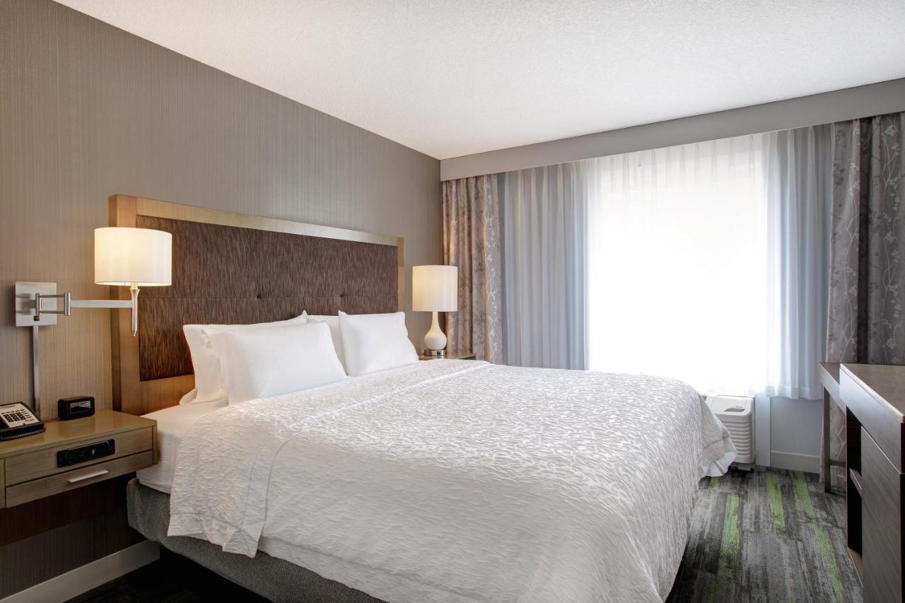 The Landing Hotel & Conference Centre St. Paul 外观 照片