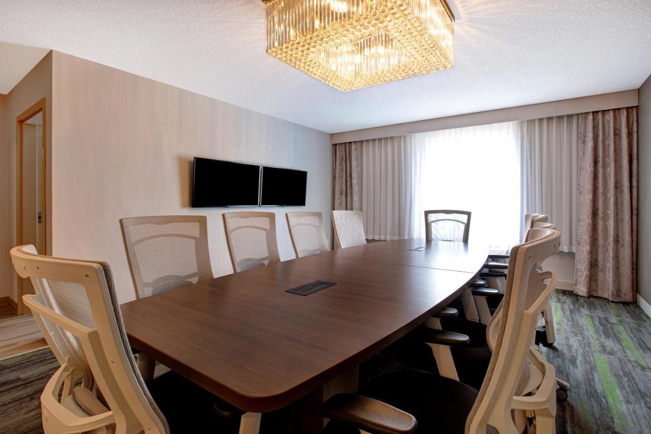 The Landing Hotel & Conference Centre St. Paul 外观 照片