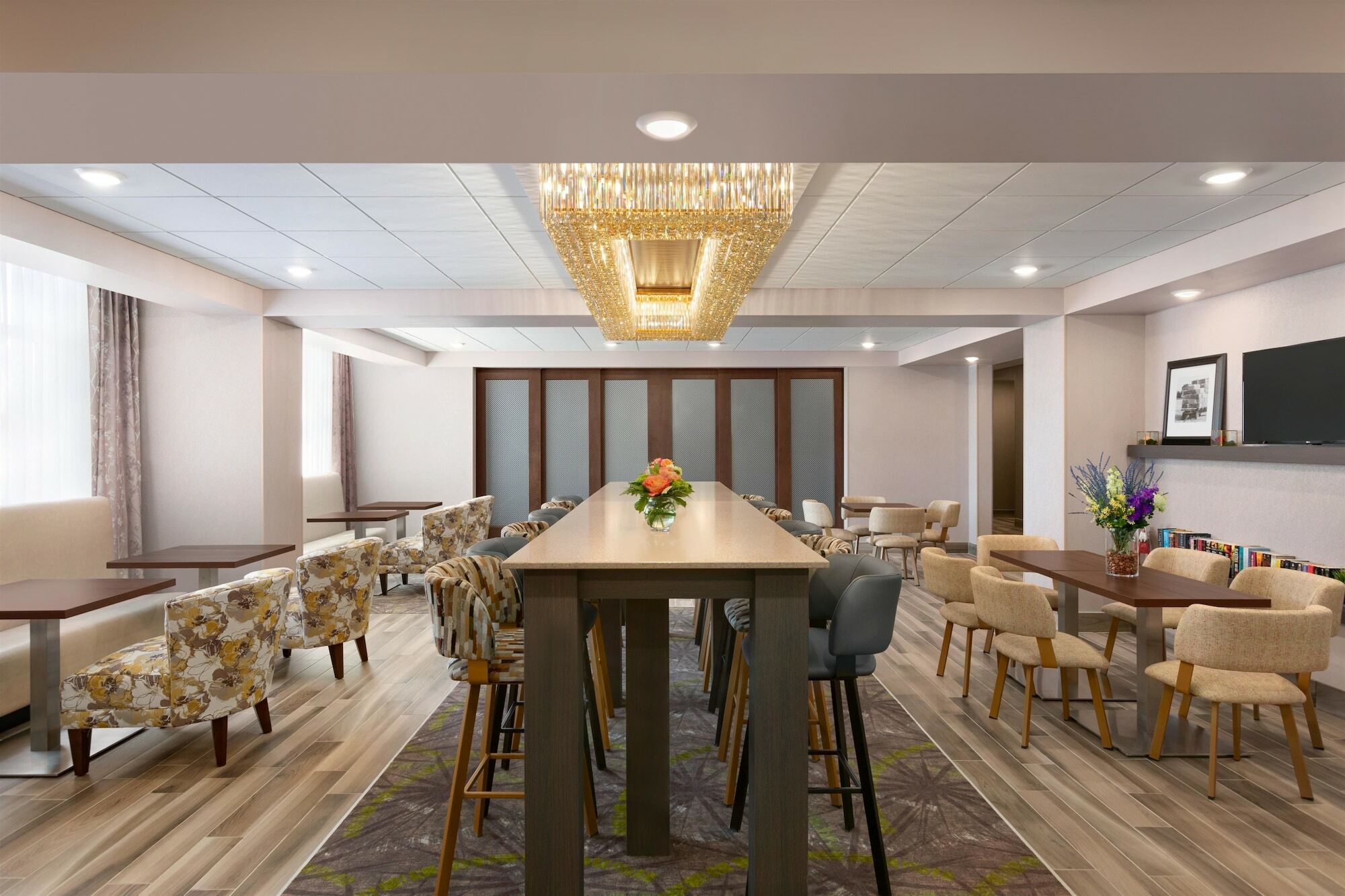 The Landing Hotel & Conference Centre St. Paul 外观 照片